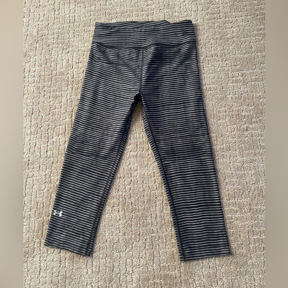 Under Armour Women’s Black and Gray Striped Capris Style Leggings